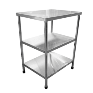• Tablero superior en acero 304, superficie lisa y sanitaria • Dos repisas inferiores en acero inoxidable 304 • Estructura tubular en acero 304 de alta resistencia • Patas cilíndricas en acero inoxidable con regatones antideslizantes • Material anticorrosivo, resistente a humedad y grasas • Fácil limpieza y mantenimiento • Apta para uso alimentario y trabajo continuo