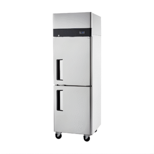 • Refrigerador Industrial GVR2PS-600 • Temperatura de trabajo de 2°C a 10°C. • Sistema de refrigeración con circulación de aire forzado. • Aislación por inyección de polipropileno de alta densidad, que mantiene una temperatura óptima. • Fabricado completamente en acero inoxidable en interior y exterior. • Sistema ajustable de temperatura interior por termostato digital. • 4 ruedas con doble giro 2 de ellas con freno. • Estructura de un cuerpo con doble puerta abatible. • Parrillas ajustables incluidas. • Controlador Carel. • Compresor Embraco. • Capacidad (lts):400 • Dimensiones (mm) 600x730x1920 • Peso neto (Kg)65 • Peso Bruto (Kg)72