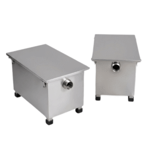 • Retiene grasas, aceites y sólidos antes del desagüe. • Incluye deflectores internos y rejilla removible. • Tapa hermética desmontable para fácil limpieza. • Diseño compacto, higiénico y anticorrosivo.