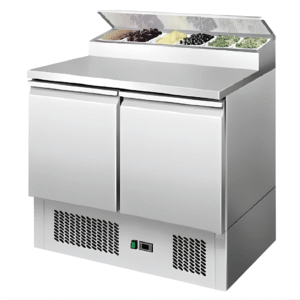• Mesa Refrigerada Ensaladera modelo GTRSL-370 • Temperatura de trabajo de -2ºC a 8ºC. • Fabricación completamente en acero inoxidable. • Aislación por inyección de polipropileno de alta densidad. • Sistema ajustable de temperatura interior por termostato digital. • Termómetro digital incorporado. • Puertas abatibles de acero. • Parrillas regulables. • Fácil limpieza. • Capacidad (Lts) 300 • Dimensiones (mm): 1795x700x850 • Potencia (w): 745 • Peso Neto (Kg): 125 • Peso Bruto (Kg): 135