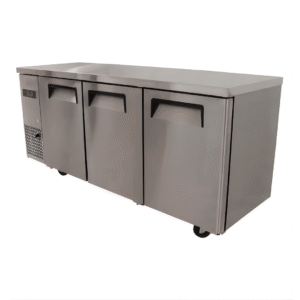 • Mesa refrigerada modelo GTR3PS-480 • Temperatura de trabajo de -2ºC a 8ºC. • Fabricación completamente en acero inoxidable. • Aislación por inyección de polipropileno de alta densidad. • Sistema ajustable de temperatura interior por termostato digital. • Termómetro digital incorporado. • Puertas abatibles de acero. • Parrillas regulables. • Fácil limpieza. • Capacidad (Lts) 380 • Dimensiones (mm): 850x1800x600 • Potencia (w): 745 • Peso Neto (Kg): 135 • Peso Bruto (Kg): 145