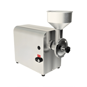 • Capacidad: 8 Kg/h • Potencia: 250 W • Motor: 0,33 HP. • Consumo de energía: 0,24 Kw/h. • Energía 220v/60Hz • Rotación del bocal 145 rpm. • Dimensiones: 28 cm ancho x 50 cm fondo x 48 cm alto. • Peso: 20,9 Kg. • Embudo de 2 Lt incluido. • Bocal desmontable para fácil limpieza. • Estructura de acero inoxidable.