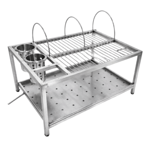 Material: Acero inoxidable 304 Especificaciones técnicas: • Espacio para platos y vasos • Bandeja recolectora de agua • Varillas de soporte resistentes • Sistema de fijación mural • Acabado pulido sanitario Características: • Diseño multifuncional • Evita acumulación de agua • Mejora la higiene en la cocina • Fácil limpieza Uso: • Secado simultáneo de platos y vasos • Organización eficiente en cocinas Dimensiones: • Fabricación según diseño y requerimiento