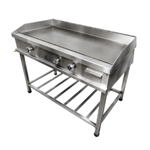 Material: Acero inoxidable 304 Especificaciones técnicas: • Plancha superior en acero inoxidable de alto espesor • Sistema de calentamiento a gas • 03 perillas de control independientes • Quemadores de alta eficiencia • Estructura con base tubular reforzada • Parrilla inferior para almacenamiento • Bandeja recolectora de grasa • Espaldar sanitario posterior Características: • Distribución uniforme del calor • Alta resistencia al uso intensivo • Fácil limpieza y mantenimiento • Diseño robusto y estable • Ideal para trabajo continuo Uso: • Preparación de carnes, hamburguesas, pollo, verduras, etc. • Cocinas industriales, restaurantes, fast food y hoteles Dimensiones: • Fabricación según diseño y requerimiento